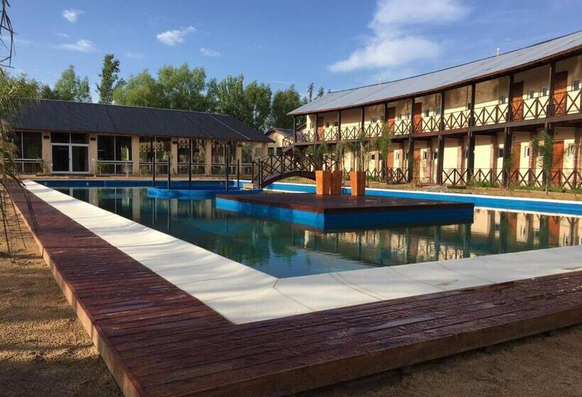 Люкс, La Delfina Island Resort
