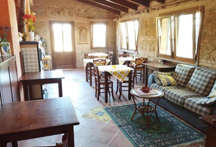 اتاق استاندارد چهارنفره با بالکن, Agriturismo Residenza Nakelia