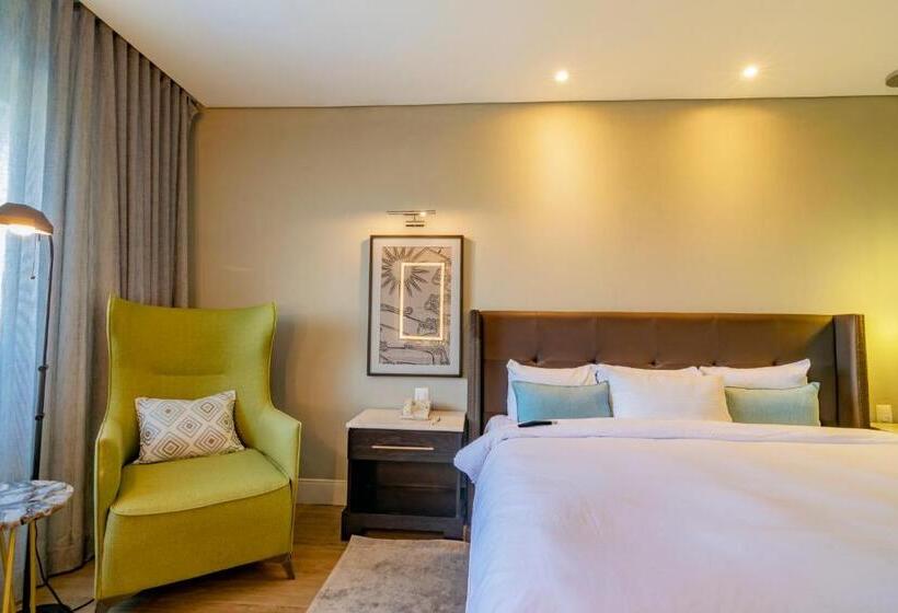 اتاق لوکس با تخت بزرگ, Lucerna Hermosillo