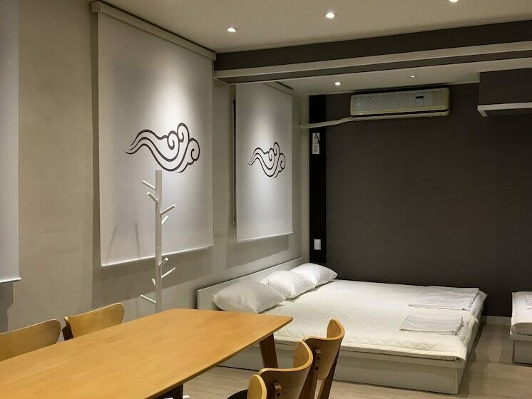 اتاق خانوادگی, Mini Hotel Insa