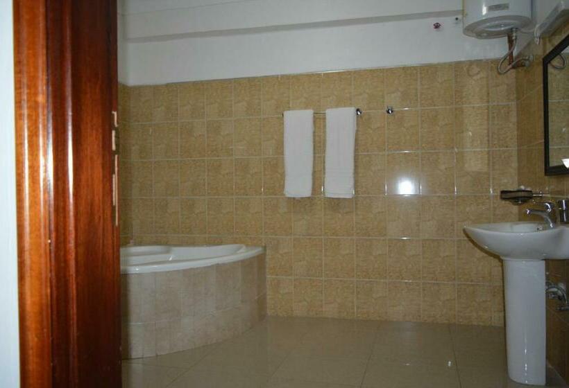 Deluxe Room, Reinah Tourist
