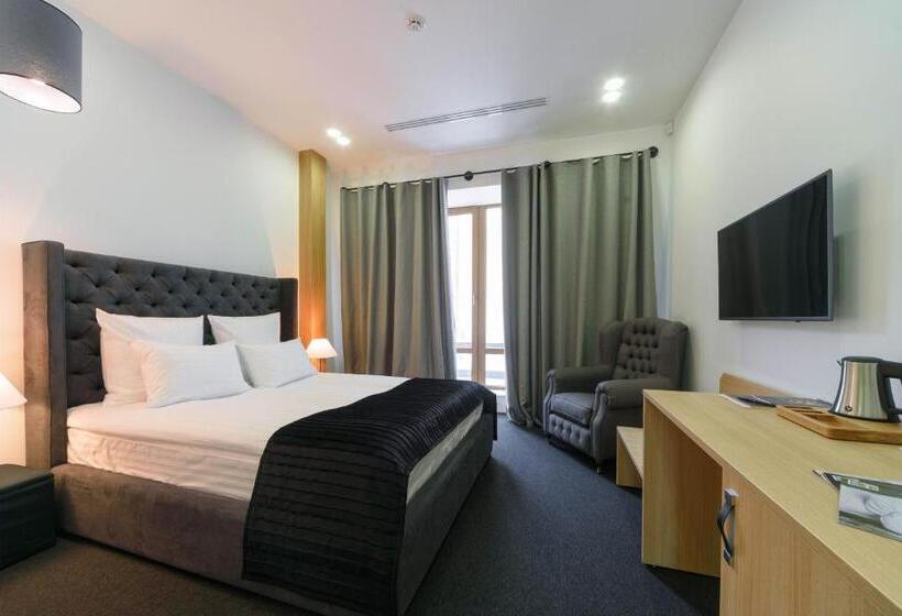 Superior Room with Terrace, Wall Street Maestro