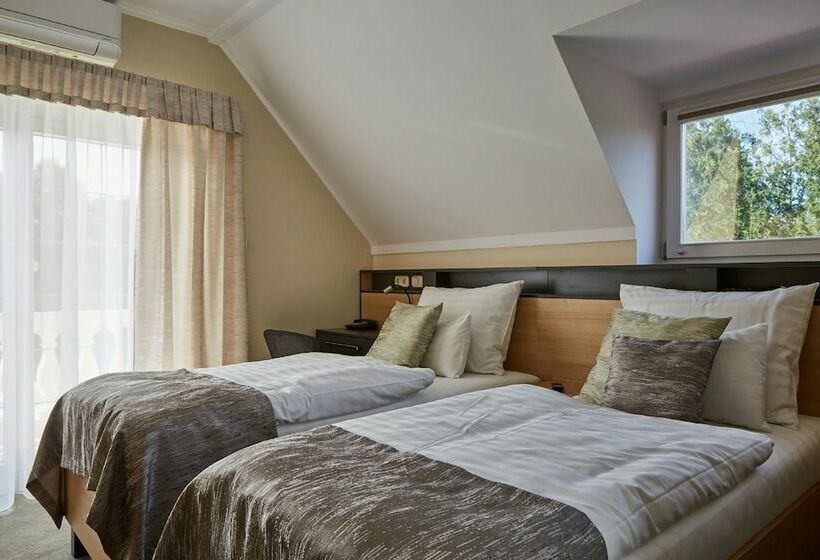 Quarto Estandar com Sacada, Gold House Pension