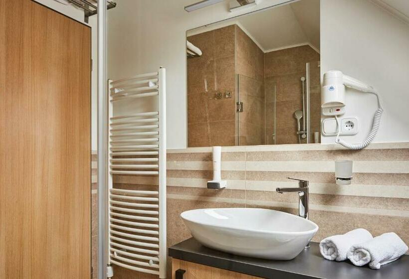 Quarto Estandar com Sacada, Gold House Pension