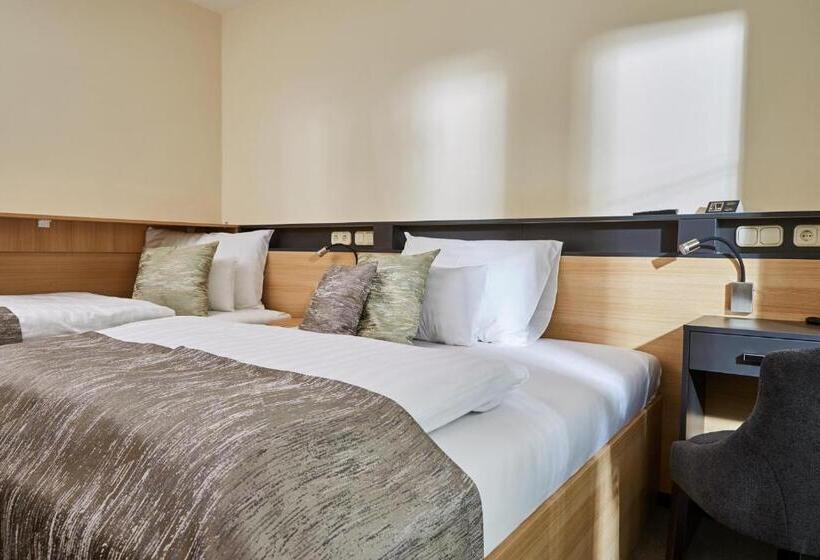 Quarto Estandar, Gold House Pension