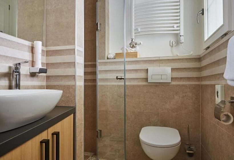 Quarto Superior, Gold House Pension