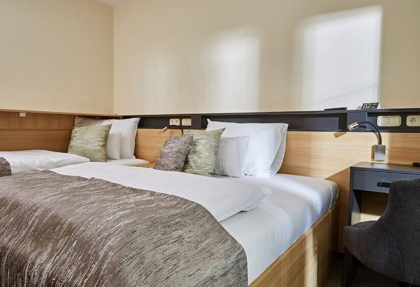 Quarto Estandar com Sacada, Gold House Pension