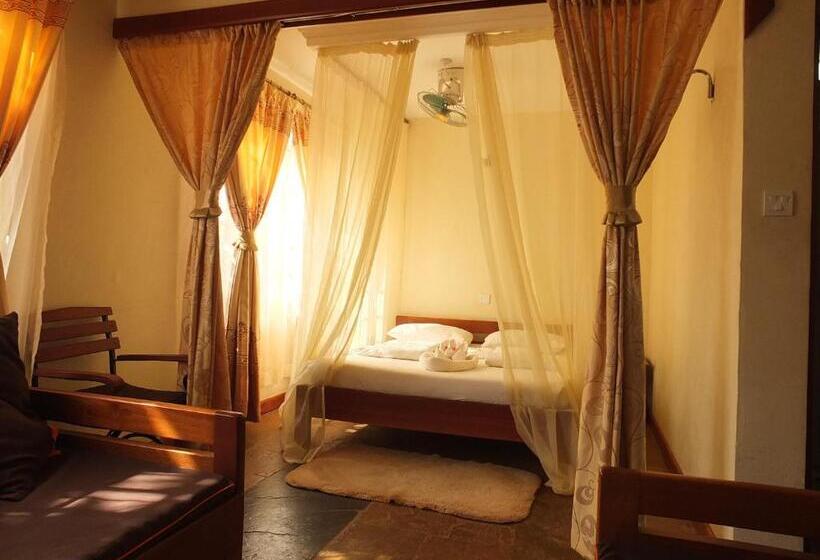 اتاق استاندارد سه نفره, Afrika Lodges