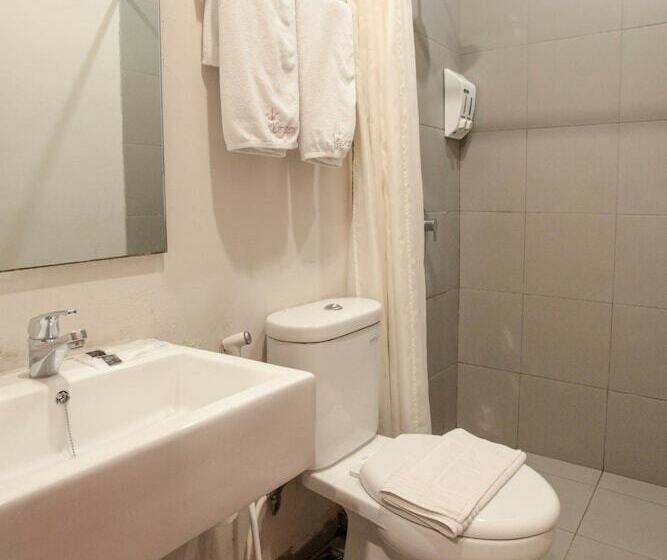 Номер Economy, Legreen Suite Kuningan