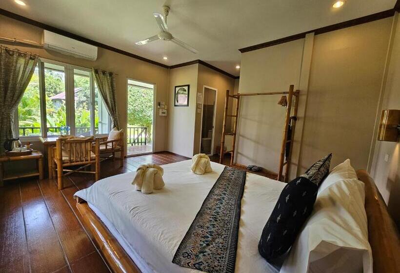 Бунгало Стандарт с Балконом, Bearlin Bungalow