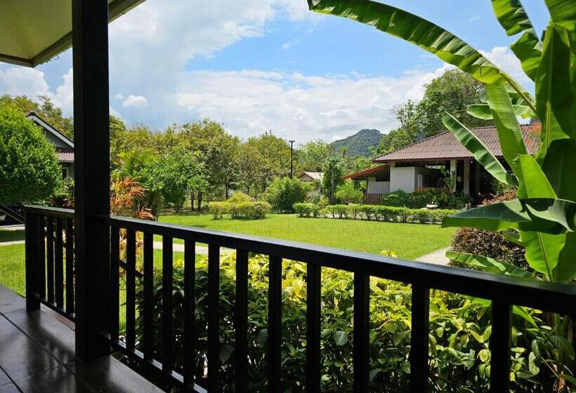 Бунгало Стандарт с Балконом, Bearlin Bungalow