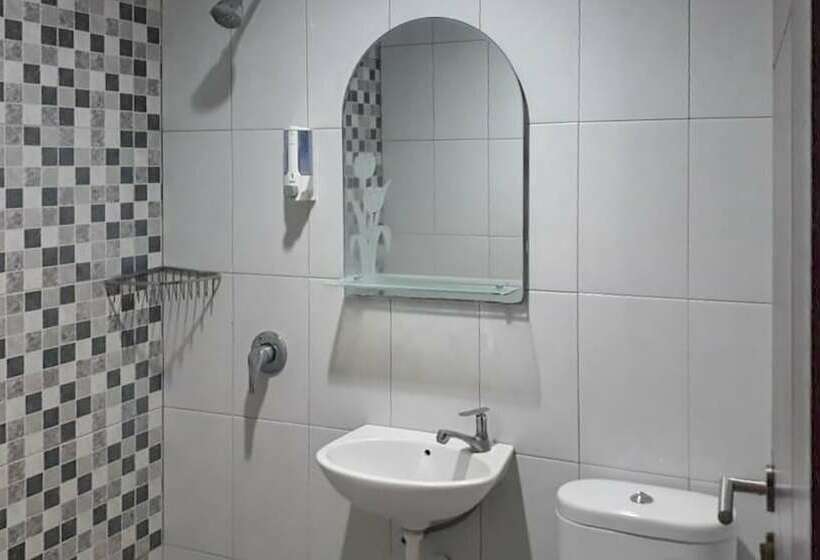 تختخواب در اتاق مشترک, Reddoorz Hostel @ Manado Green Hostel