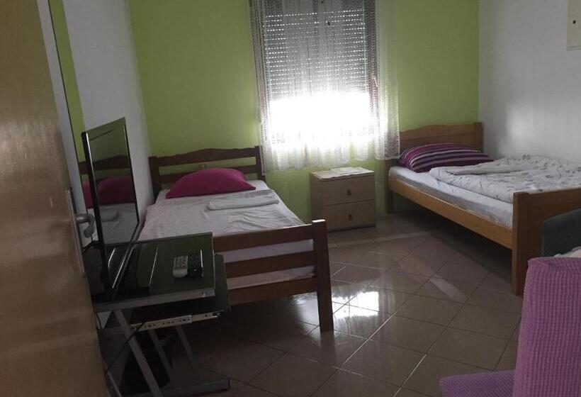 Номер Стандарт, Hostel Lega House