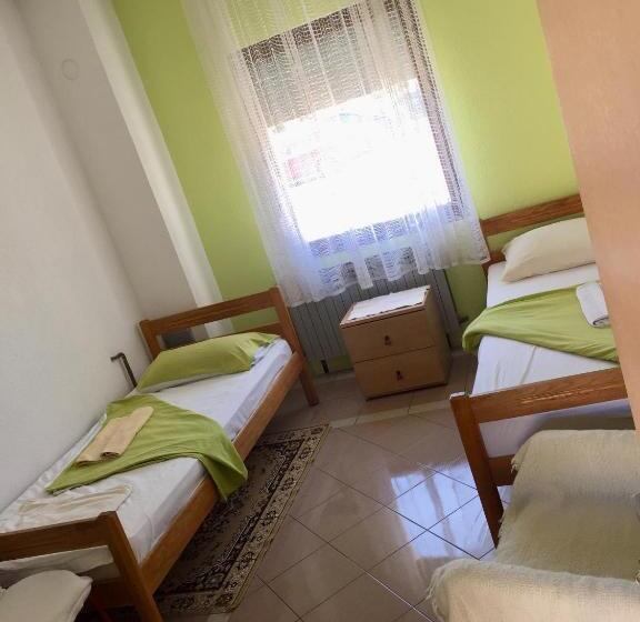 Номер Стандарт, Hostel Lega House