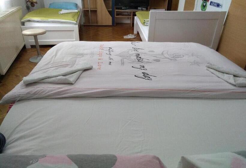 Четырехместный Номер Deluxe, Hostel Lega House
