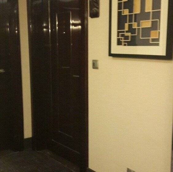 اتاق اجرایی, The Raintree Dhaka   A Luxury Collection