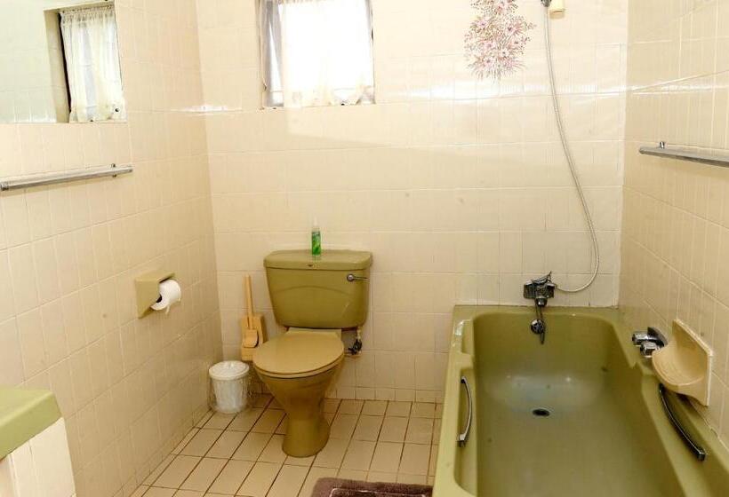 Семейный Номер, Oliveroom Self Catering And B&b