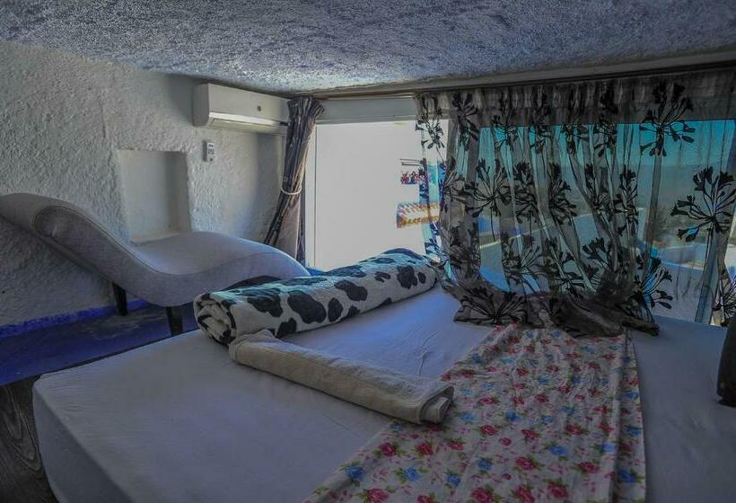 בקתה דלוקס, Riad Antek