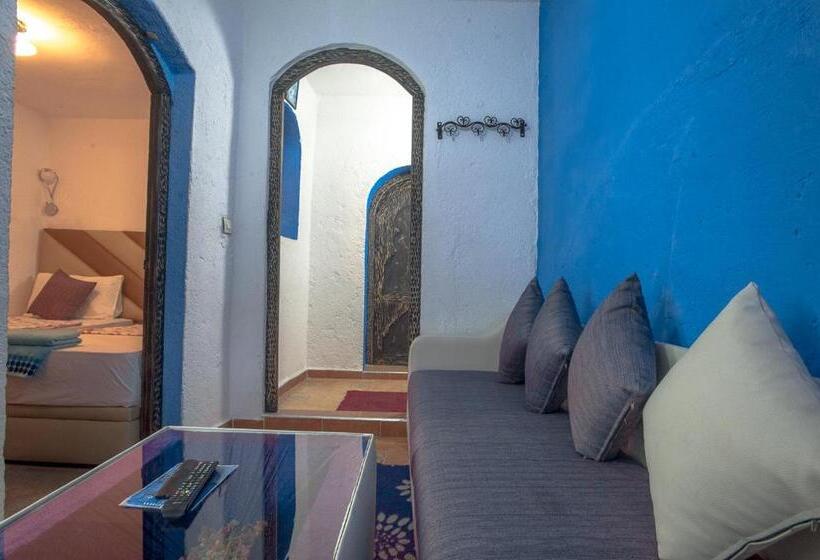 בונגלו משפחתי, Riad Antek