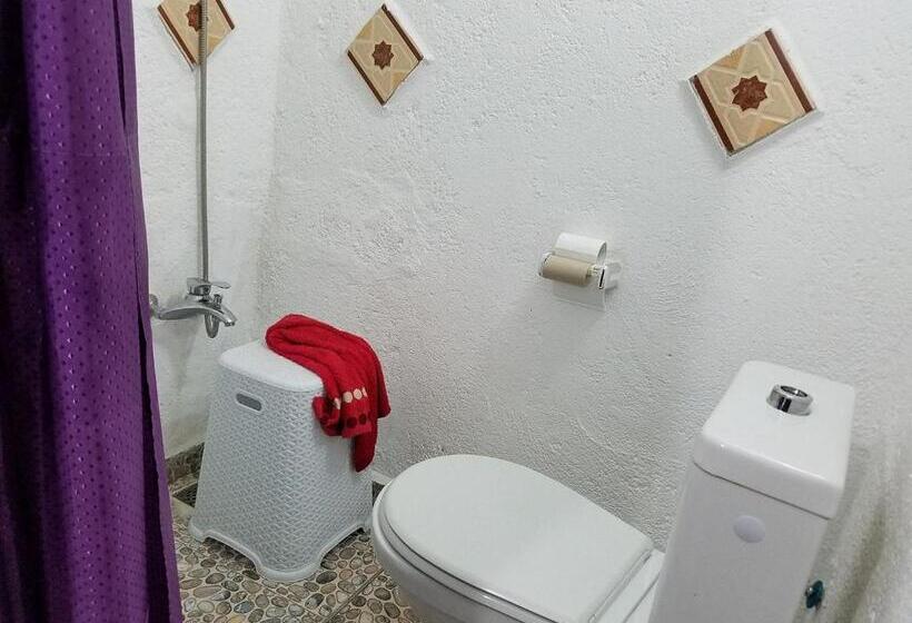 בקתה סטנדרטית, Riad Antek