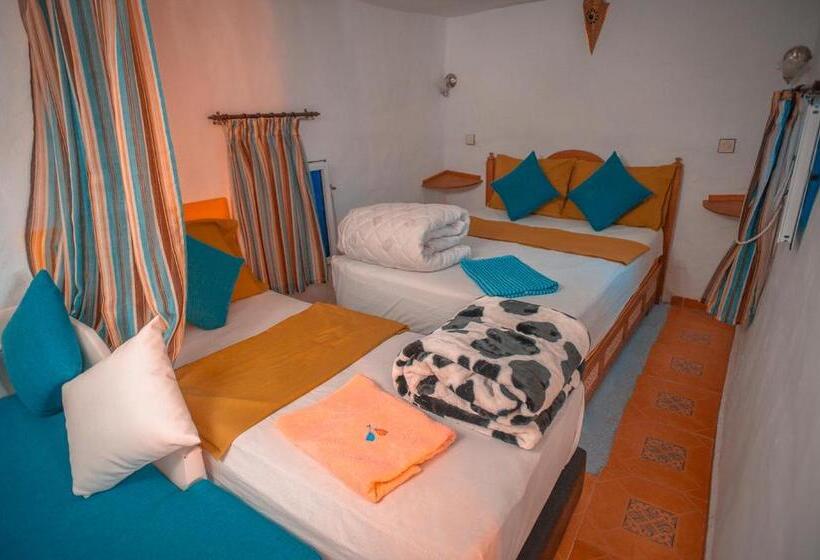 בקתה דלוקס, Riad Antek