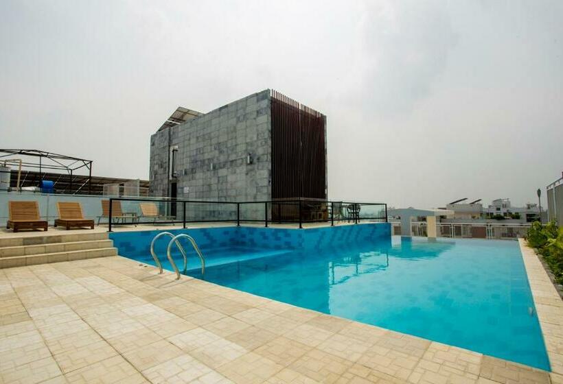 غرفة سوبيريور سرير كينج, Golden Tulip  The Grandmark Dhaka