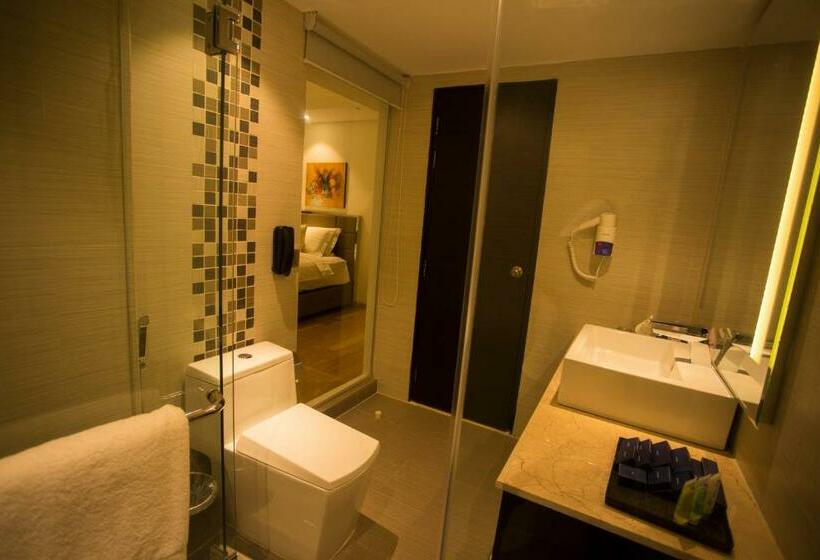 غرفة سوبيريور سرير كينج, Golden Tulip  The Grandmark Dhaka