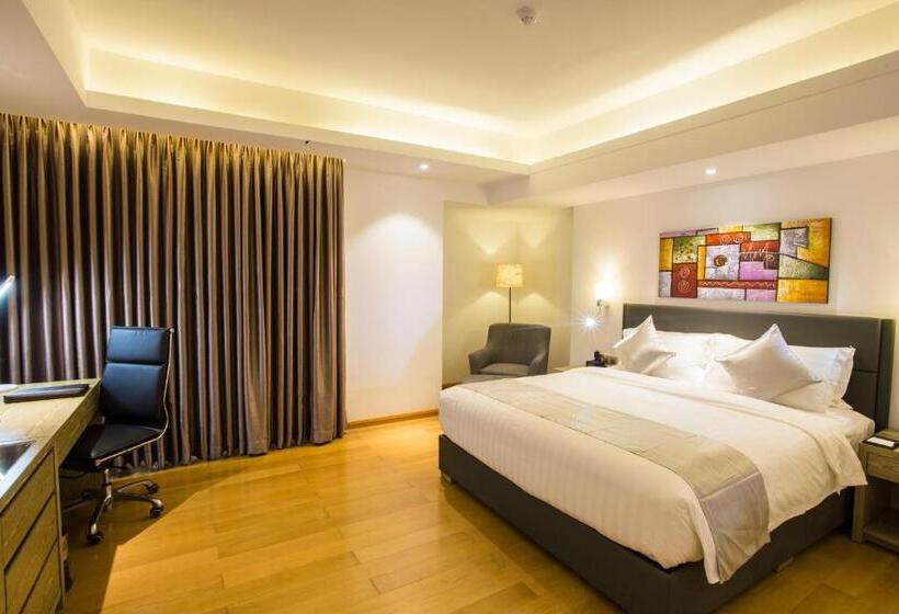 غرفة سوبيريور سرير كينج, Golden Tulip  The Grandmark Dhaka