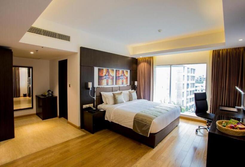 إستوديو سوبيريور, Golden Tulip  The Grandmark Dhaka