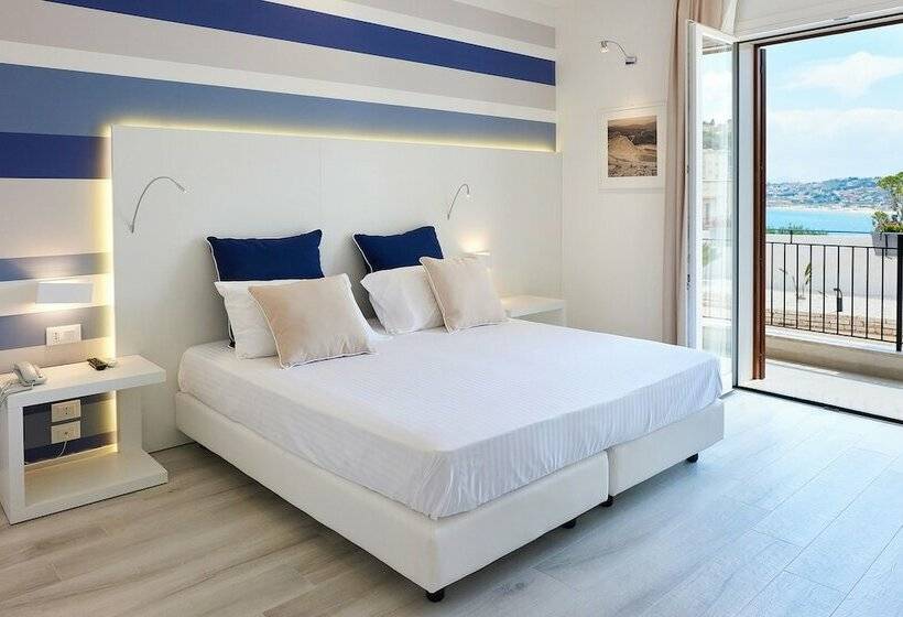 Номер Стандарт Вид на Море с Балконом, Marina Di Petrolo Hotel & Spa