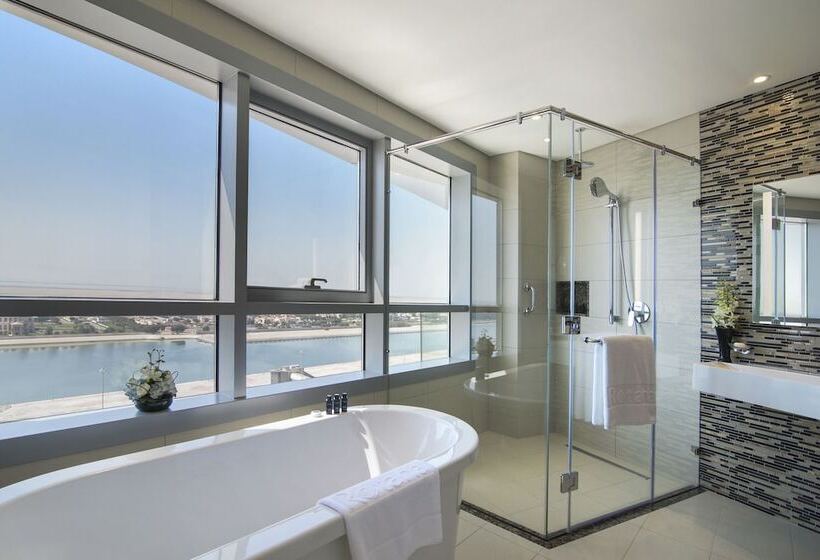 Люкс Клуб, Pearl Rotana Capital Centre