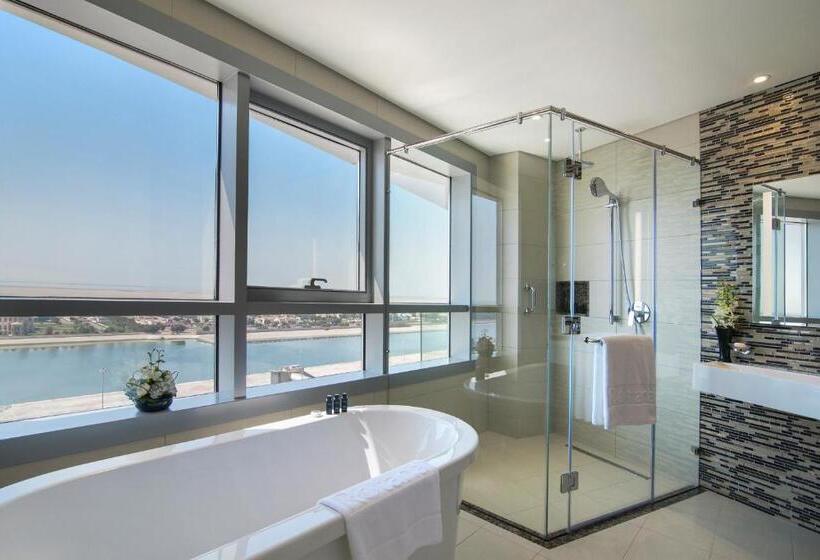 Люкс Клуб, Pearl Rotana Capital Centre