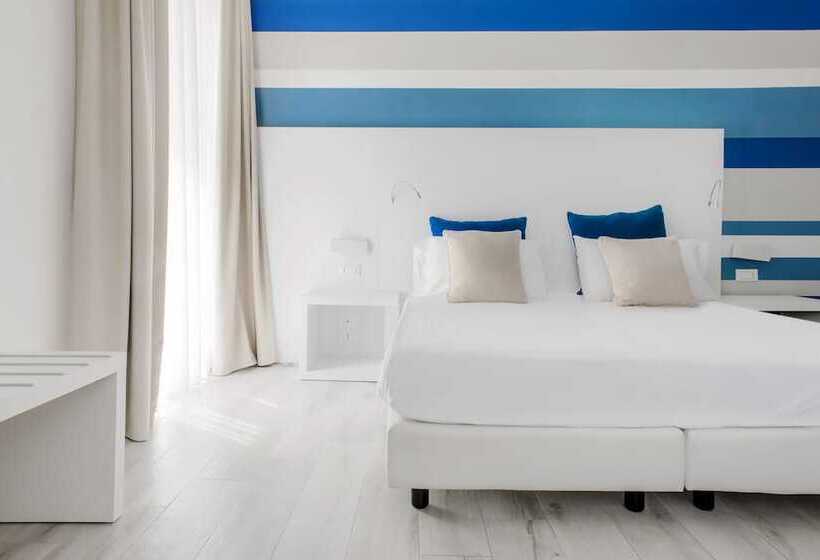 Четырехместный Номер Стандарт с Балконом, Marina Di Petrolo Hotel & Spa