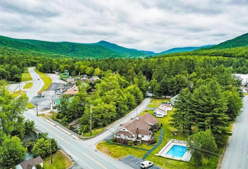 Студио Стандарт с Террасой, Riverbank Motel And Cabins Managed By Vacasa