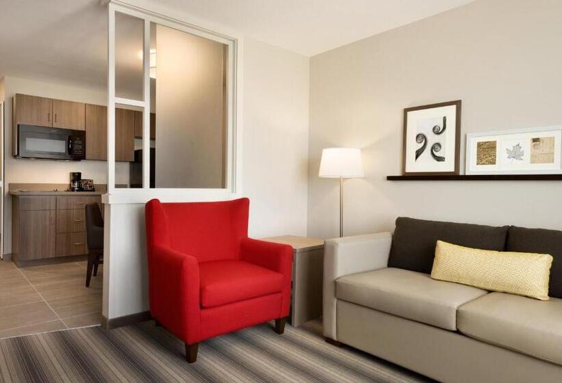Люкс Кровать Кинг, Country Inn & Suites By Radisson Indianola Ia