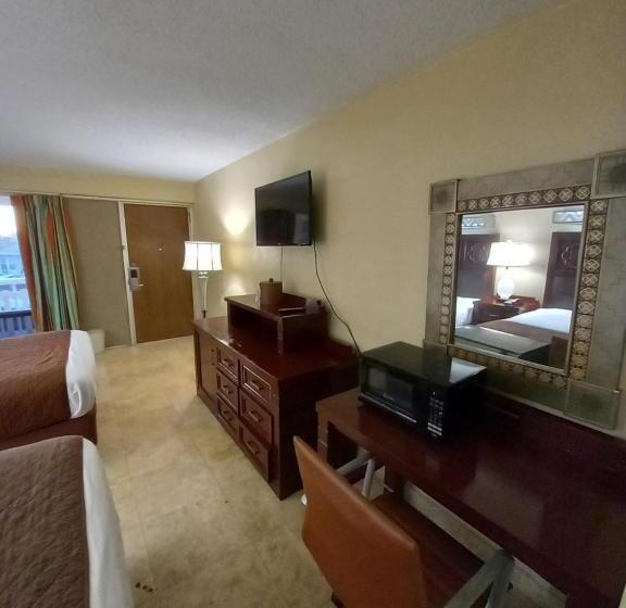 חדר סטנדרט נוף לבריכה, Rodeway Inn