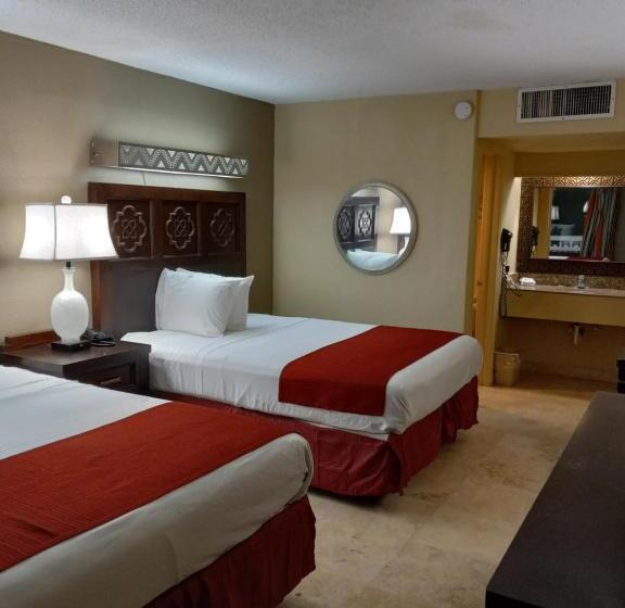 חדר סטנדרט נוף לבריכה, Rodeway Inn