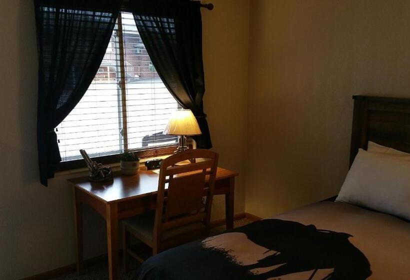 اتاق پرمیوم, Oakland Motel