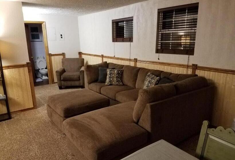 سوییت, Oakland Motel