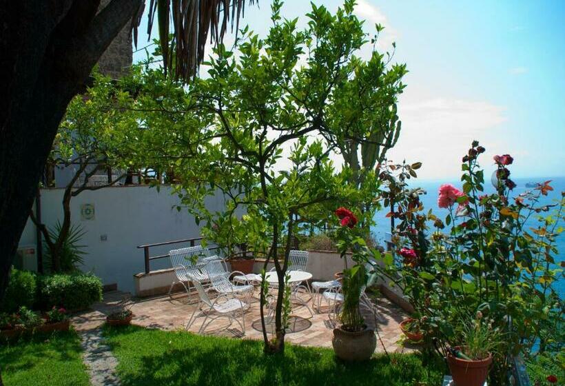 اتاق عادی, Il Nido Del Gabbiano
