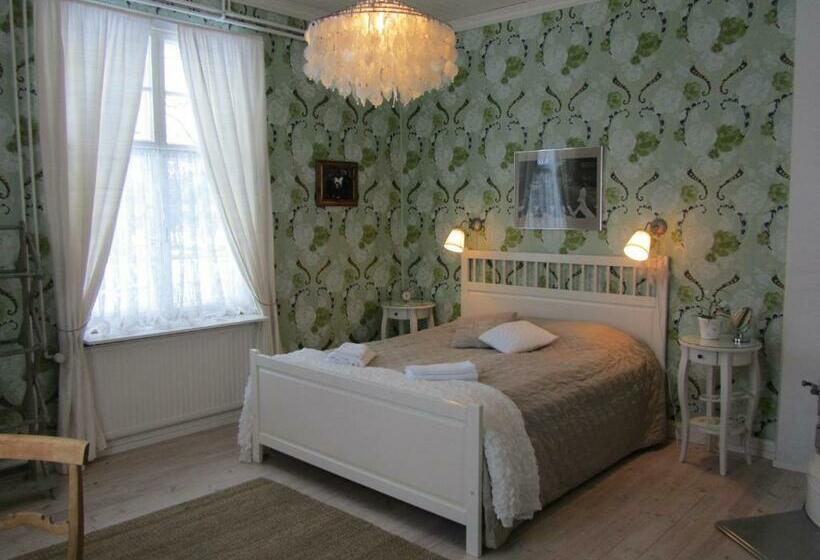 Номер Стандарт, Li Huiskankorpi Boutique