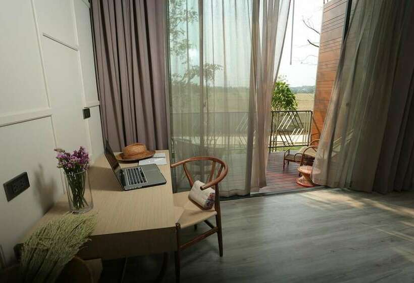 اتاق سوپریور با بالکن, Navela Hotel & Convention