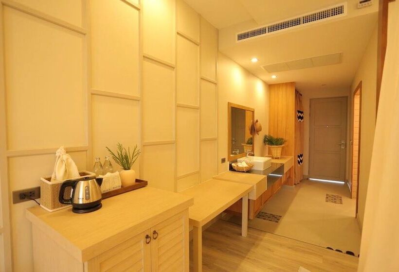 سوئیت با بالکن, Navela Hotel & Convention