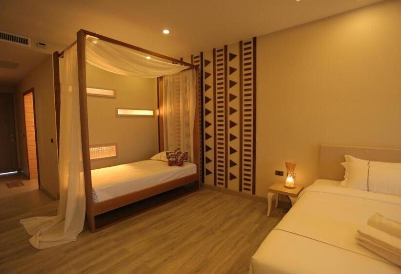 سوئیت با بالکن, Navela Hotel & Convention