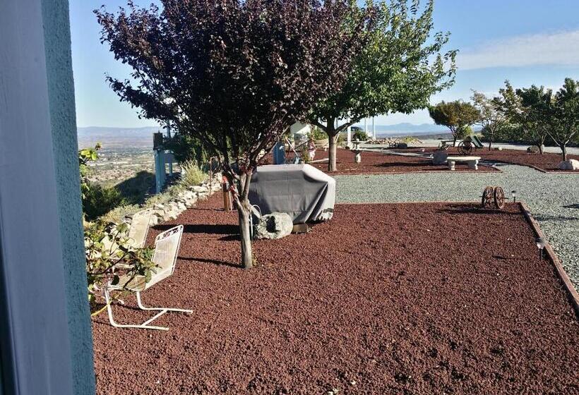 Студия Стандарт, The Arizona Lighthouse B&b