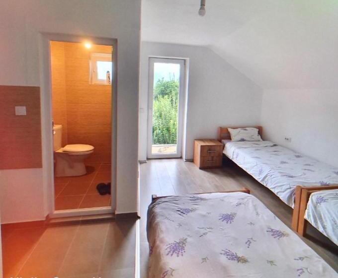 اتاق استاندارد سه تخته با بالکن, Guest House Ulnika