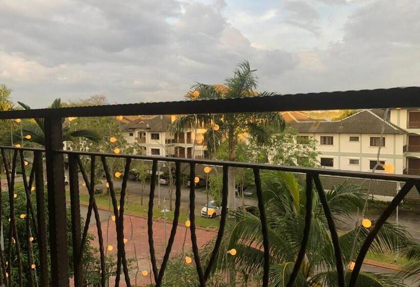 اتاق لوکس, La Casa