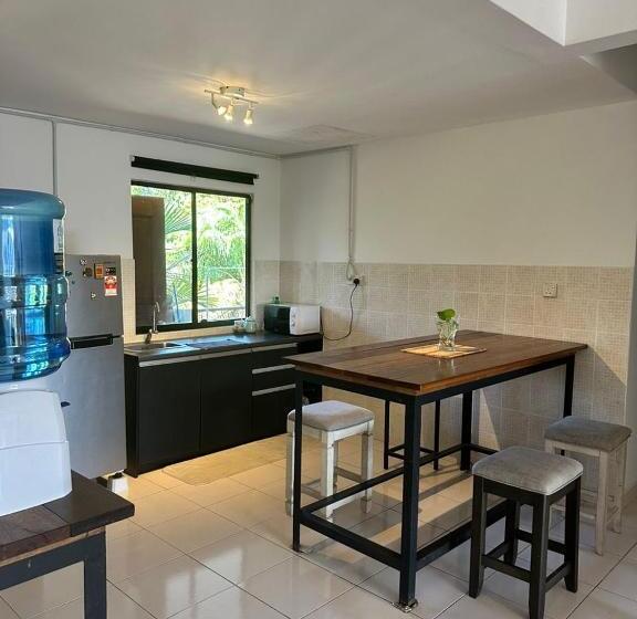 اتاق لوکس با تخت بزرگ, La Casa