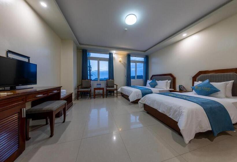 Triple Room Sea View, The One Hostel & Rooftop Bar Catba