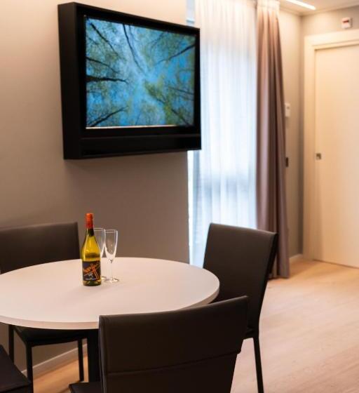 سوئیت با تخت بزرگ, Arbed Living Hotel   Supercharger